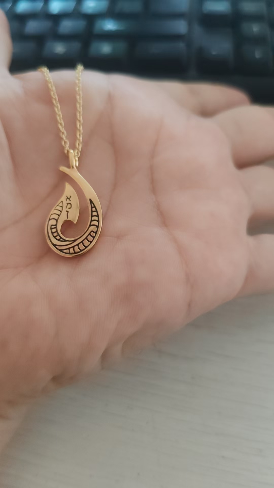 Colar com pingente de sol hebr - Xcm Chain avaliação e preço